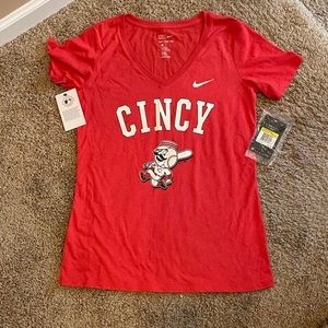 Women’s Cincinnati Reds V-Neck Tee
